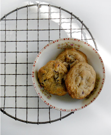 Gluten-free Chocolate chip cookies in dish